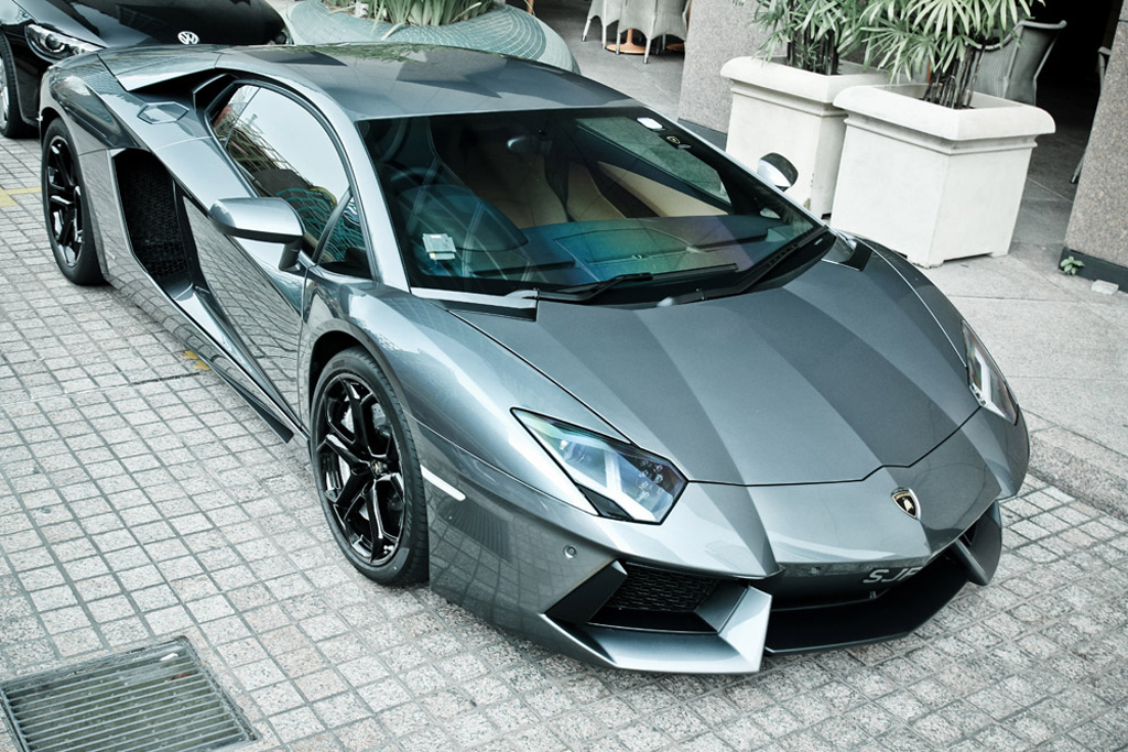164628342LAMBORGHINIAVENTADORESQUIROU.jpg