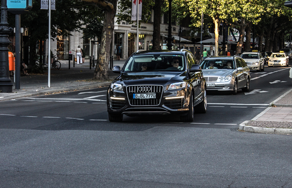 165375974Q7V12.jpg