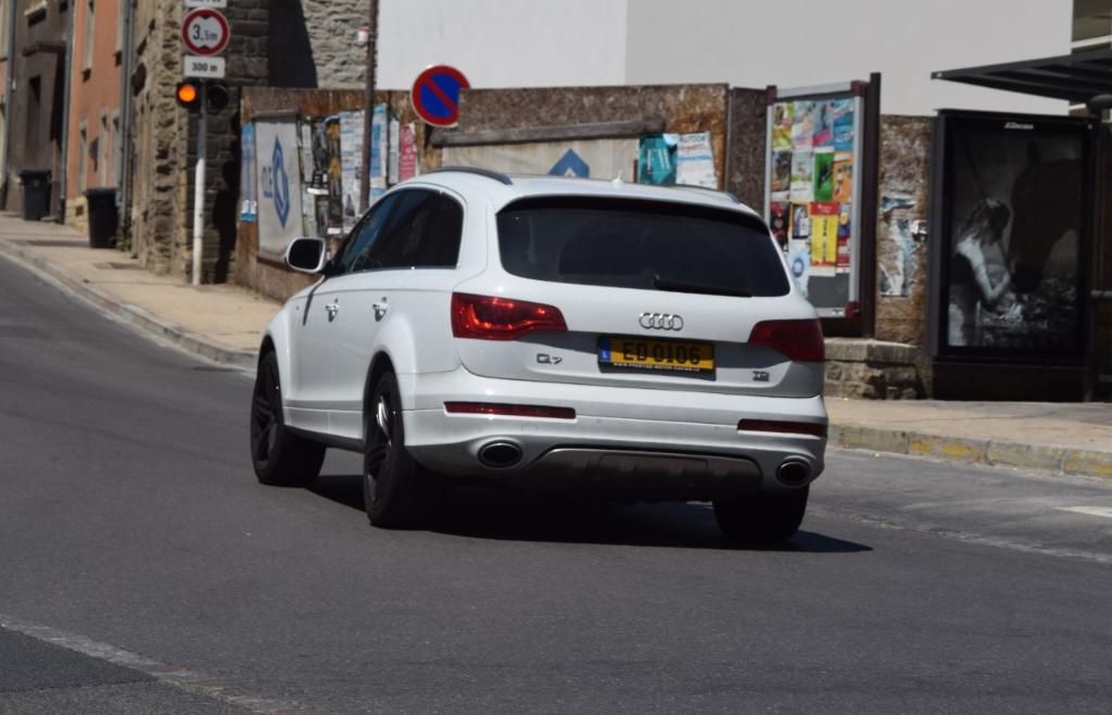 1663172215AUDIQ7V12.jpg
