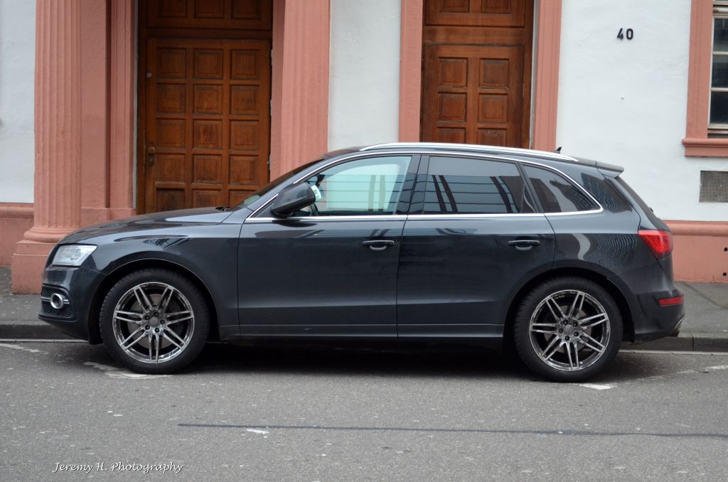 167927AUDISQ51460.jpg