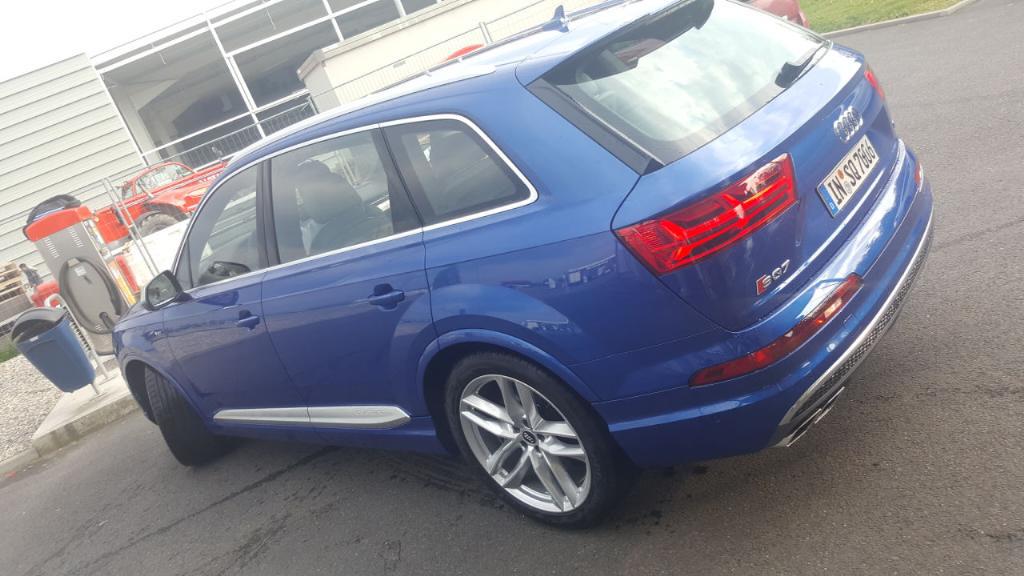 172937AUDISQ70199.jpg