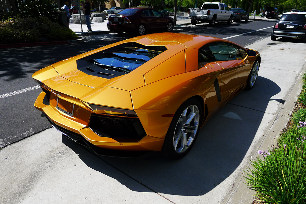 173062499LAMBORGHINIAVENTADORESQUIROU.jpg