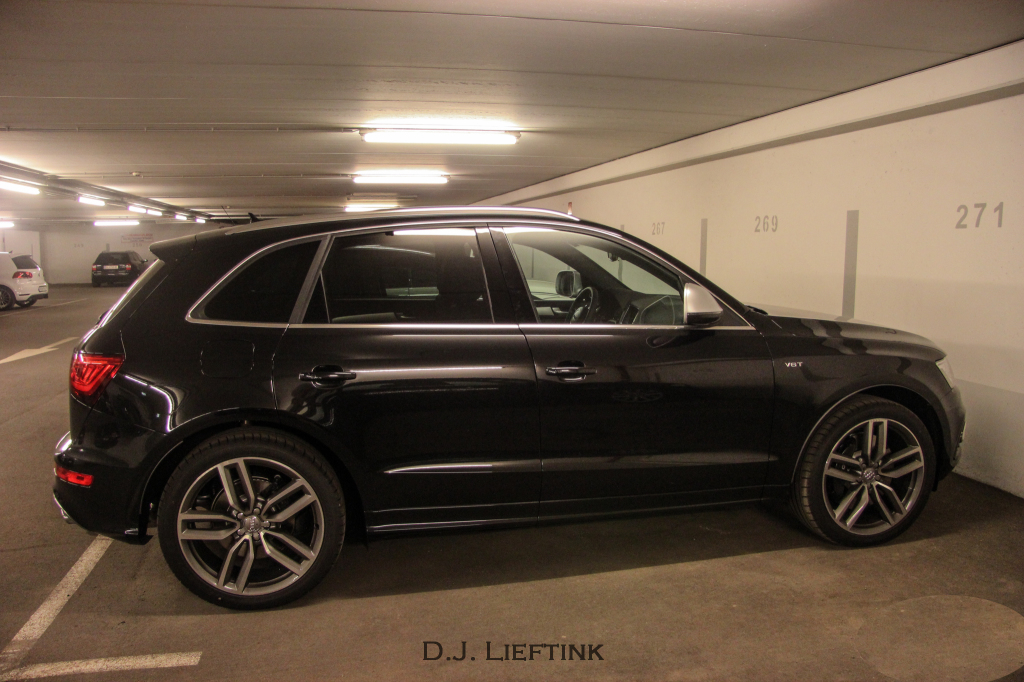 174673AUDISQ5811.jpg
