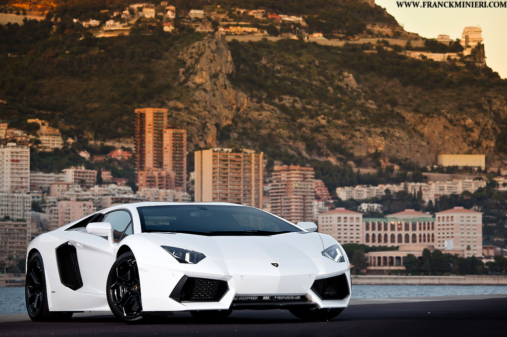 175458185LAMBORGHINIAVENTADORESQUIROU.jpg