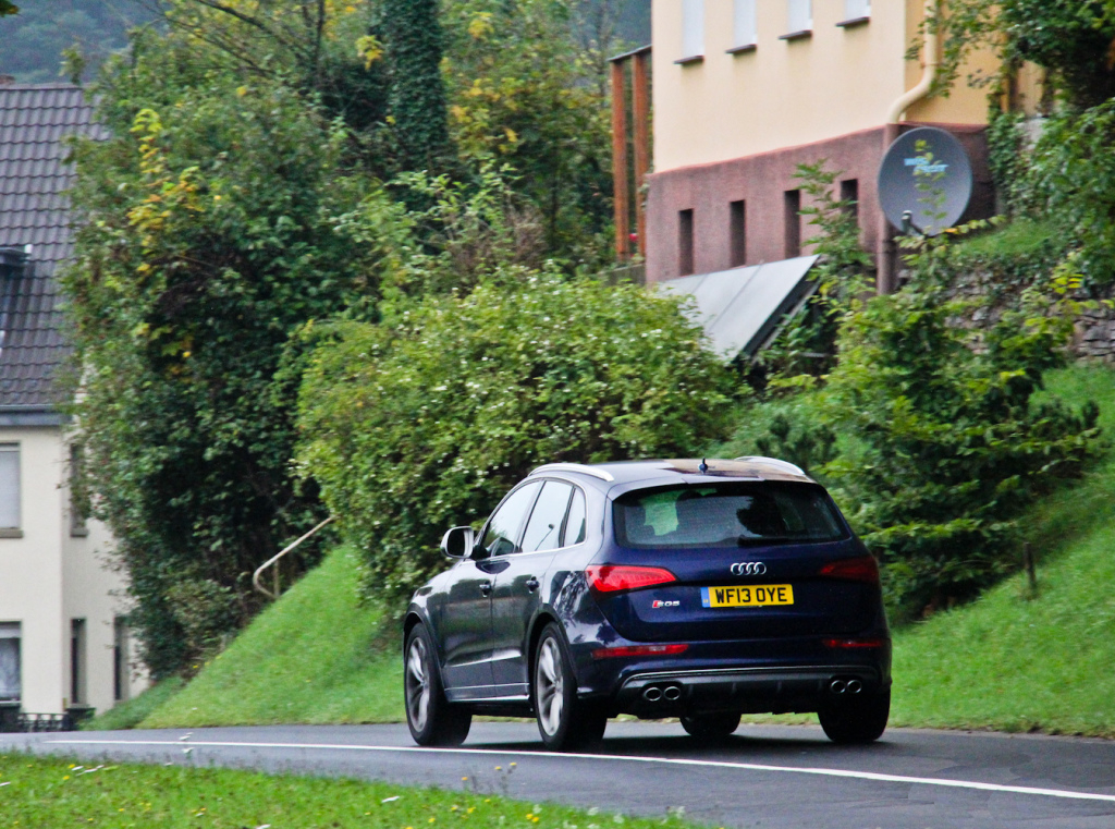 175927AUDISQ5909.jpg