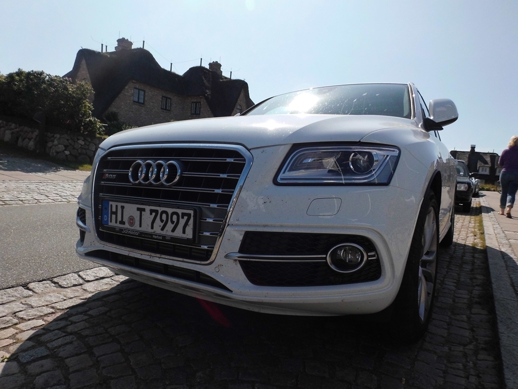 178742AUDISQ5803.jpg