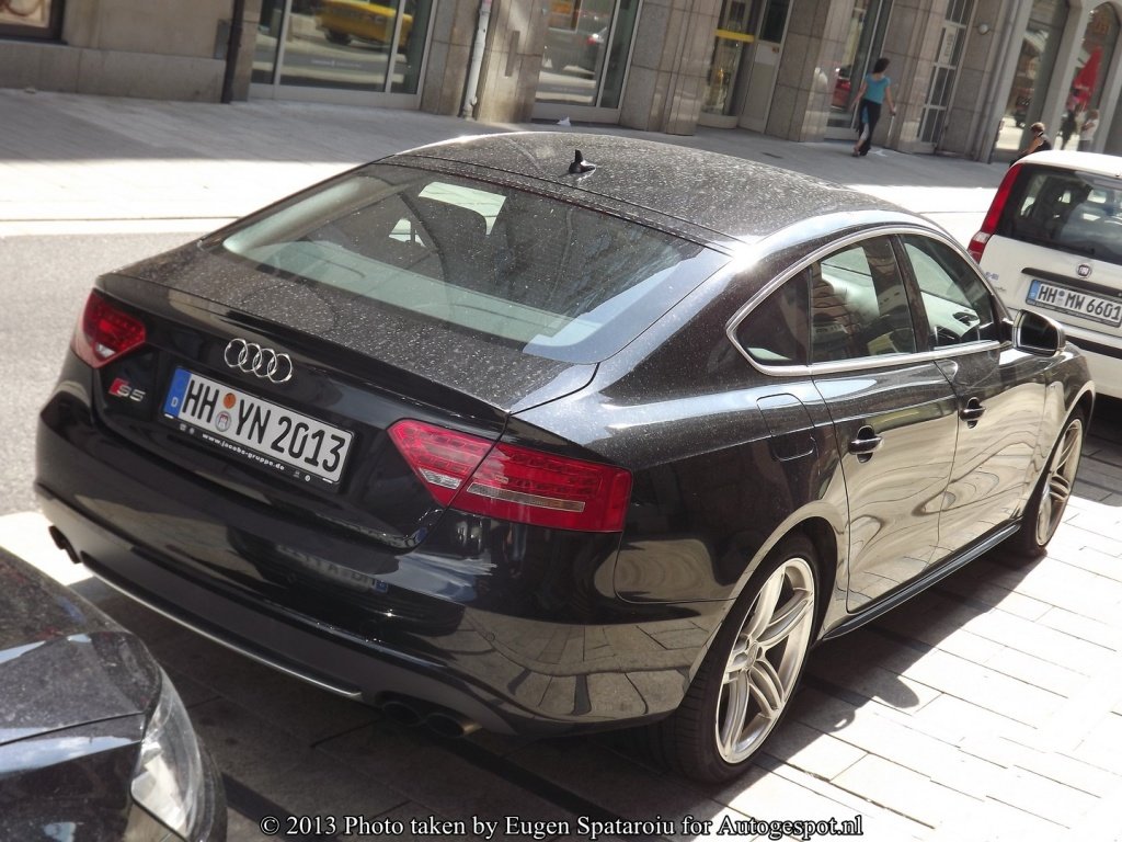 181226087S5SPORTBACK.jpg