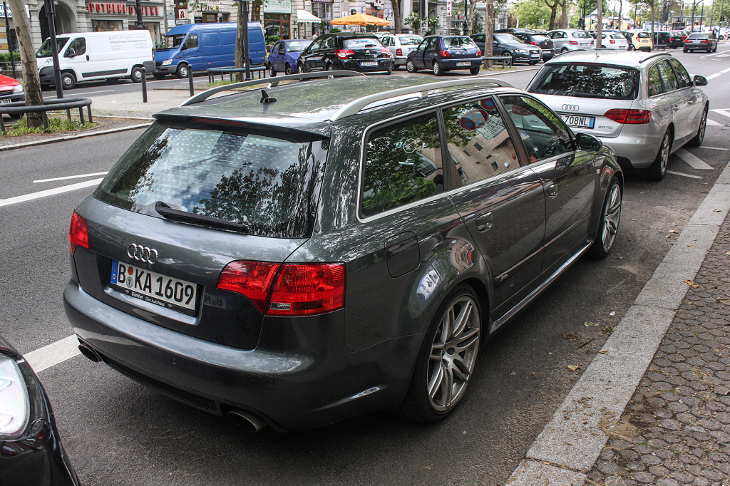 181643AUDIRS4870.jpg