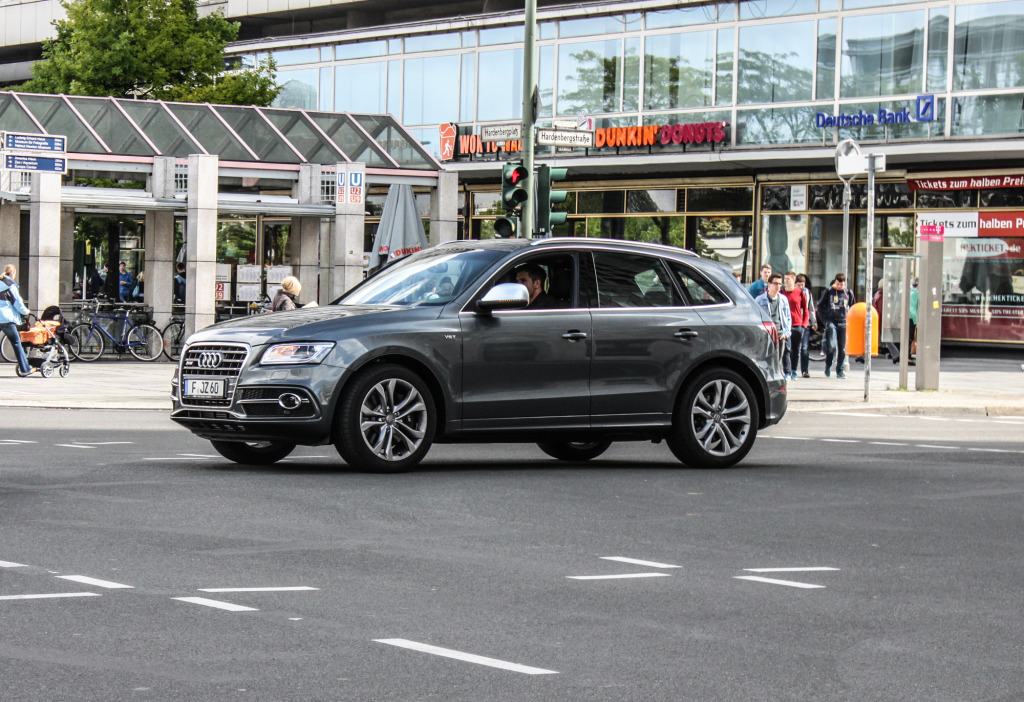 181704AUDISQ51133.jpg