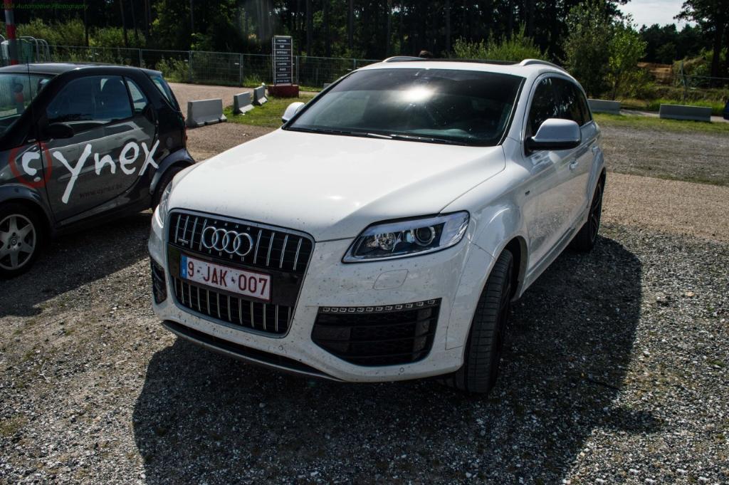 1858402163AUDIQ7V12.jpg