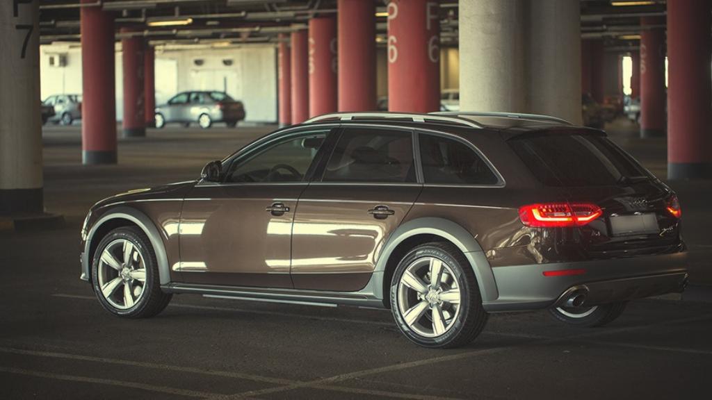 186425969AUDIA4ALLROAD.jpg