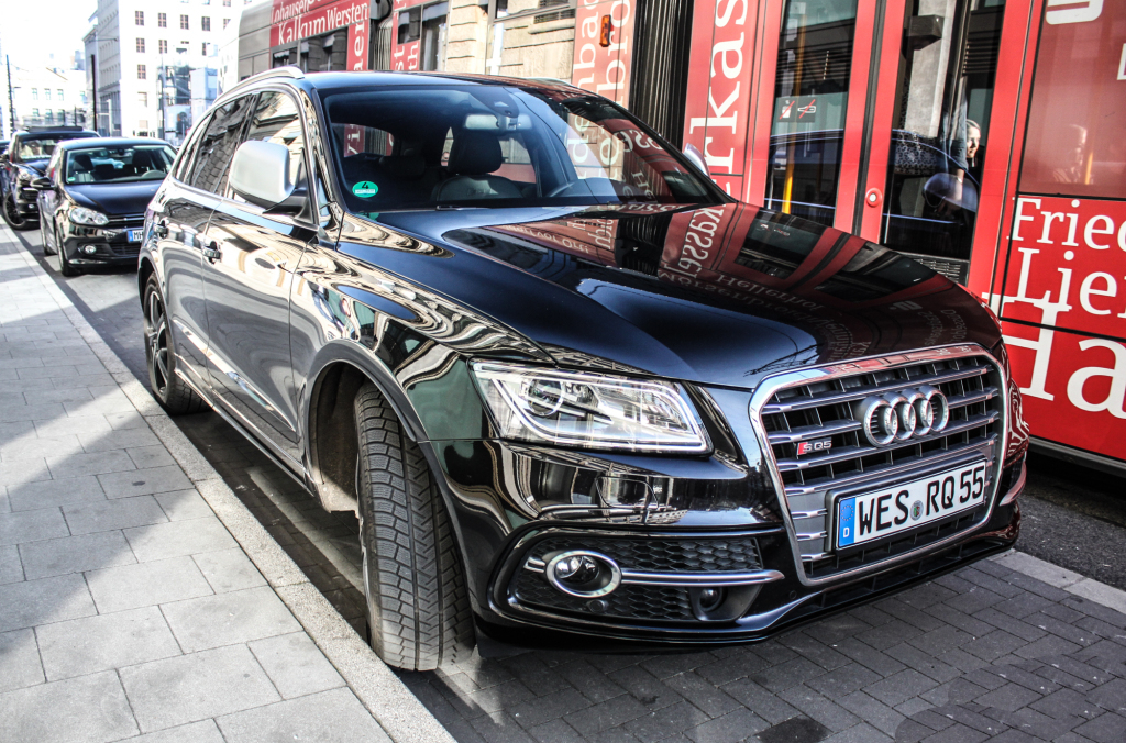 187064AUDISQ5979.jpg
