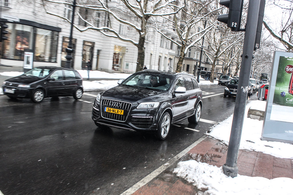 187451742Q7V12.jpg