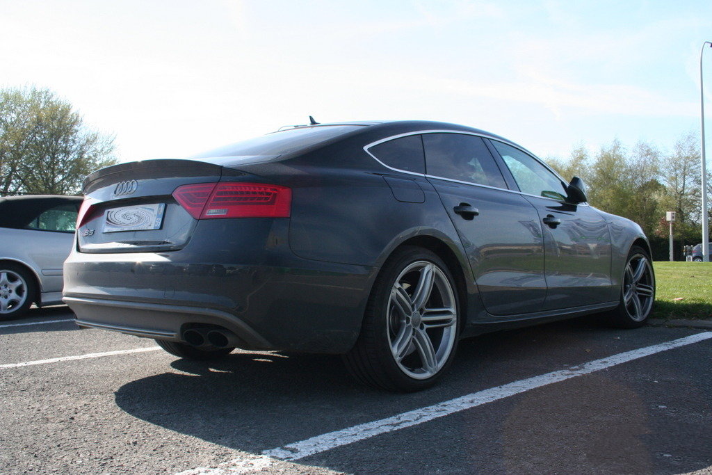 187557295S5SPORTBACK.jpg