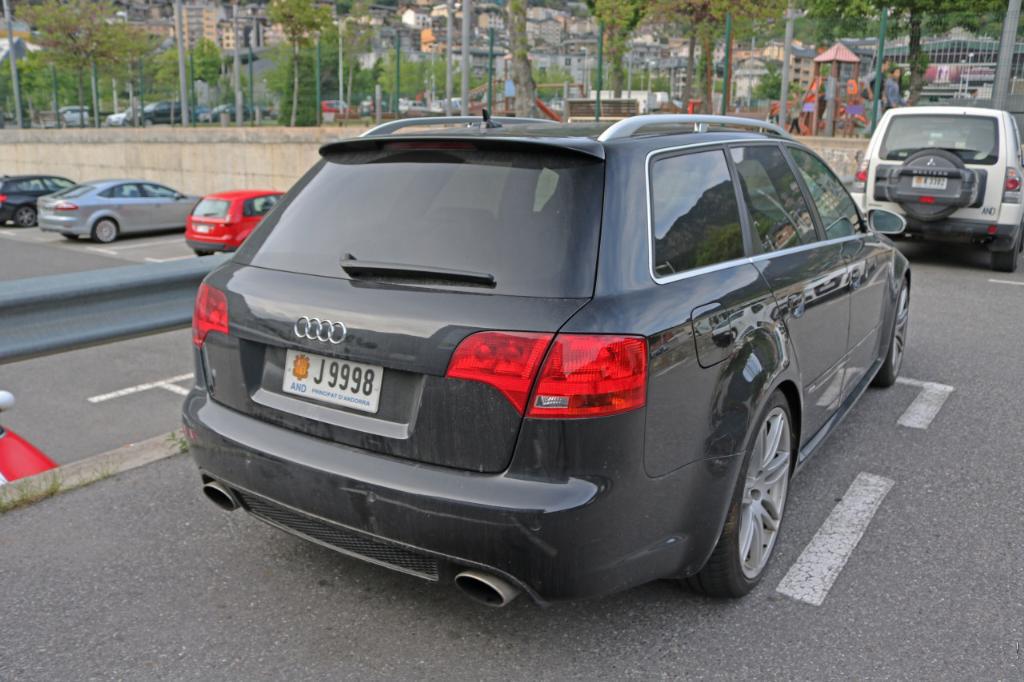 188380AUDIRS42642.jpg