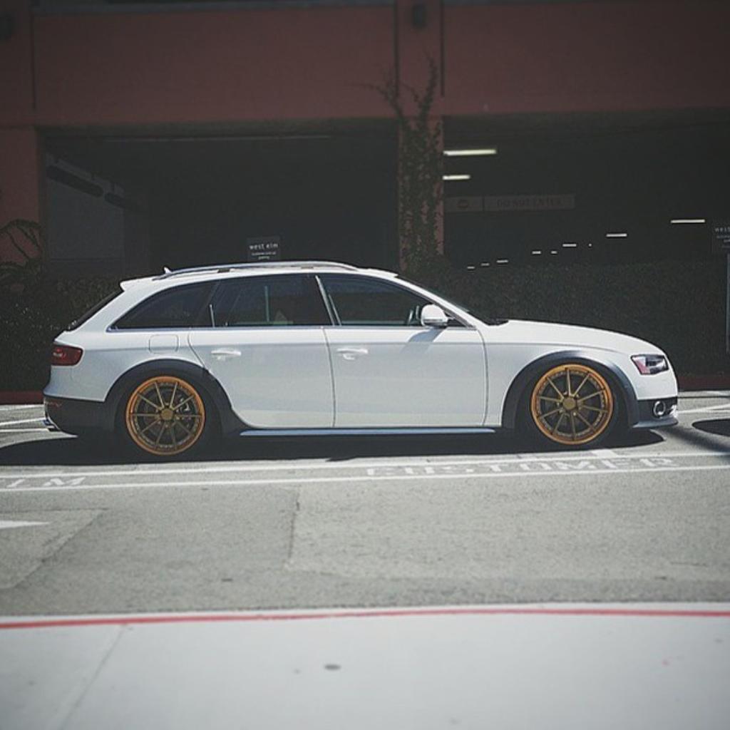 1891011333AUDIA4ALLROAD.jpg