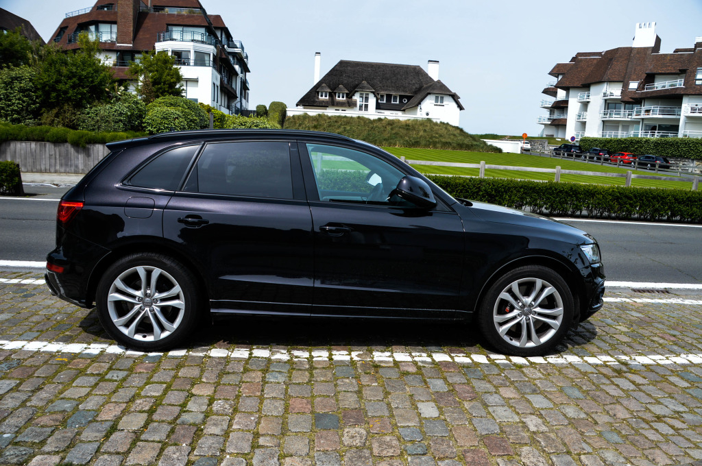 190450AUDISQ51127.jpg