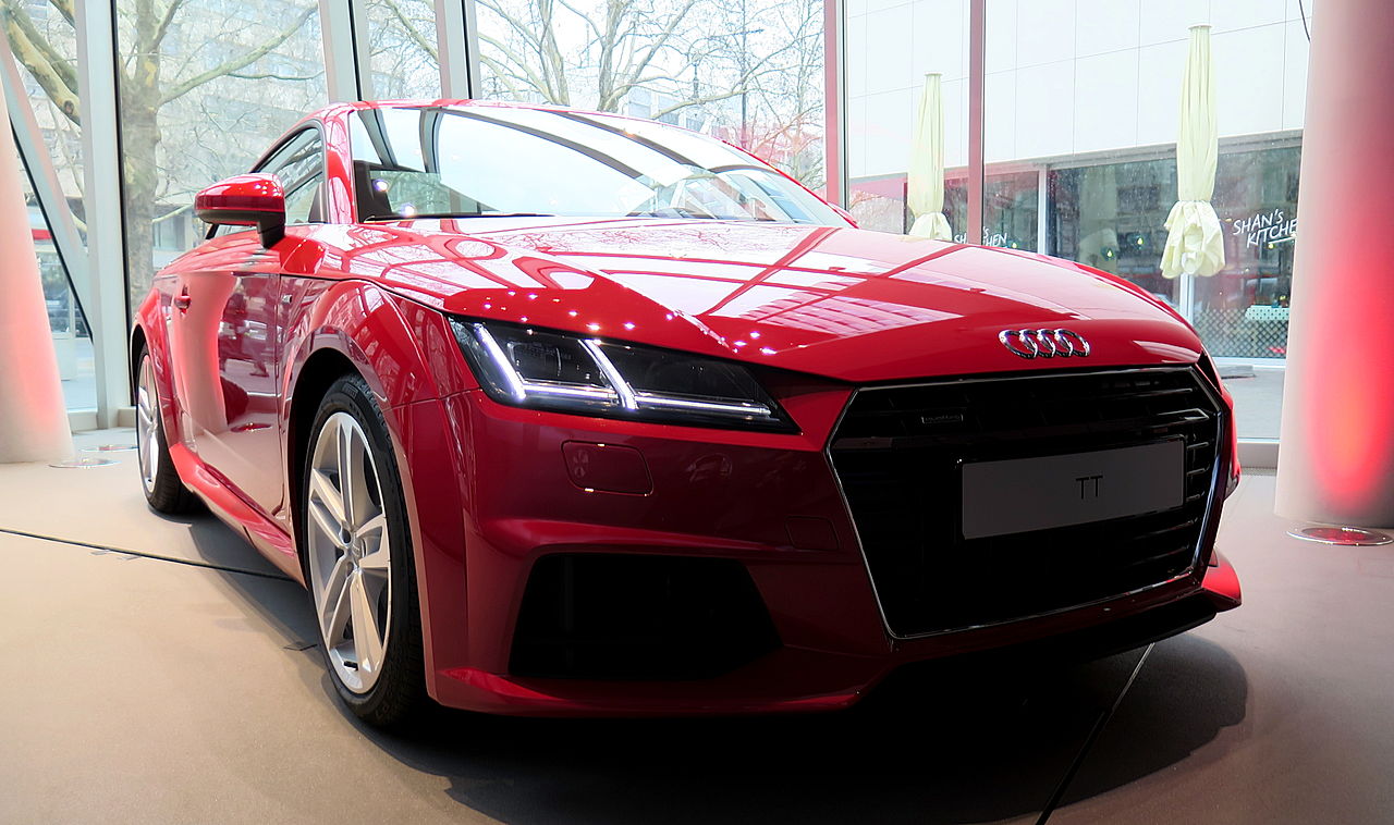 1280px-2014_Audi_TT_Coup%C3%A9_2.0_TFSI_