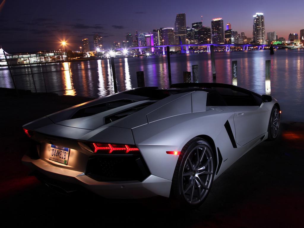 196705680LAMBORGHINIAVENTADOR.jpg