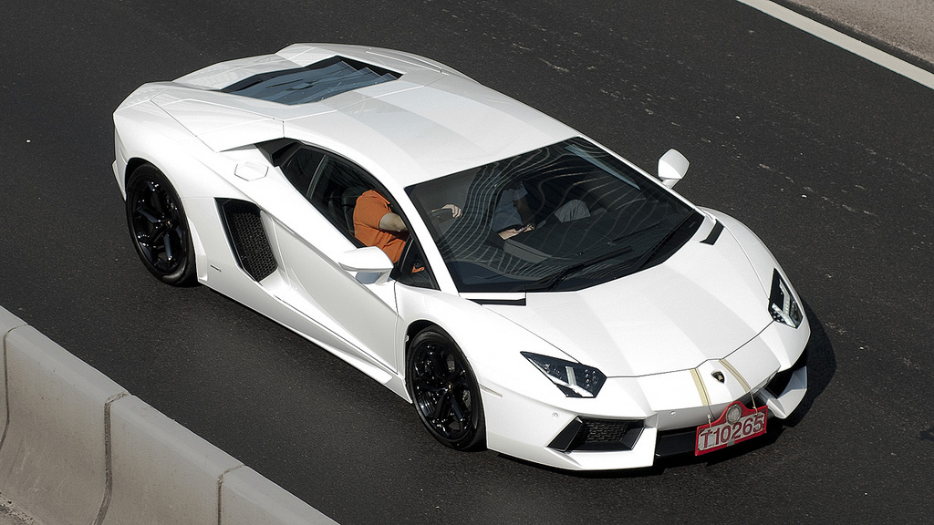 200473088LAMBORGHINIAVENTADORESQUIROU.jpg