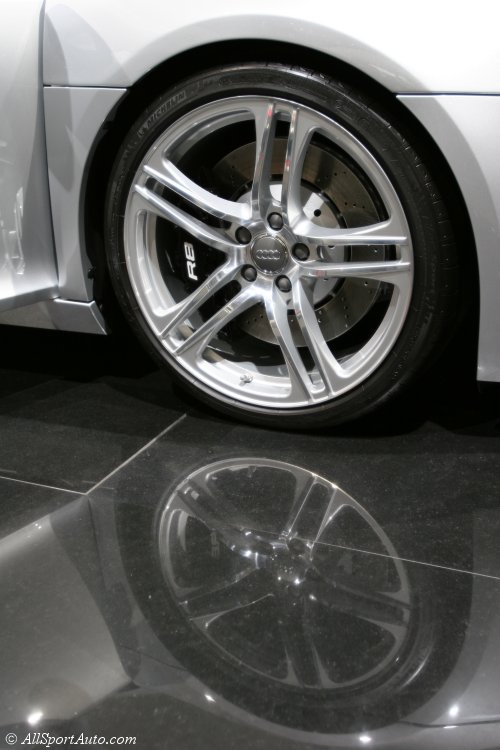 2006_audi_r8_15_m.jpg
