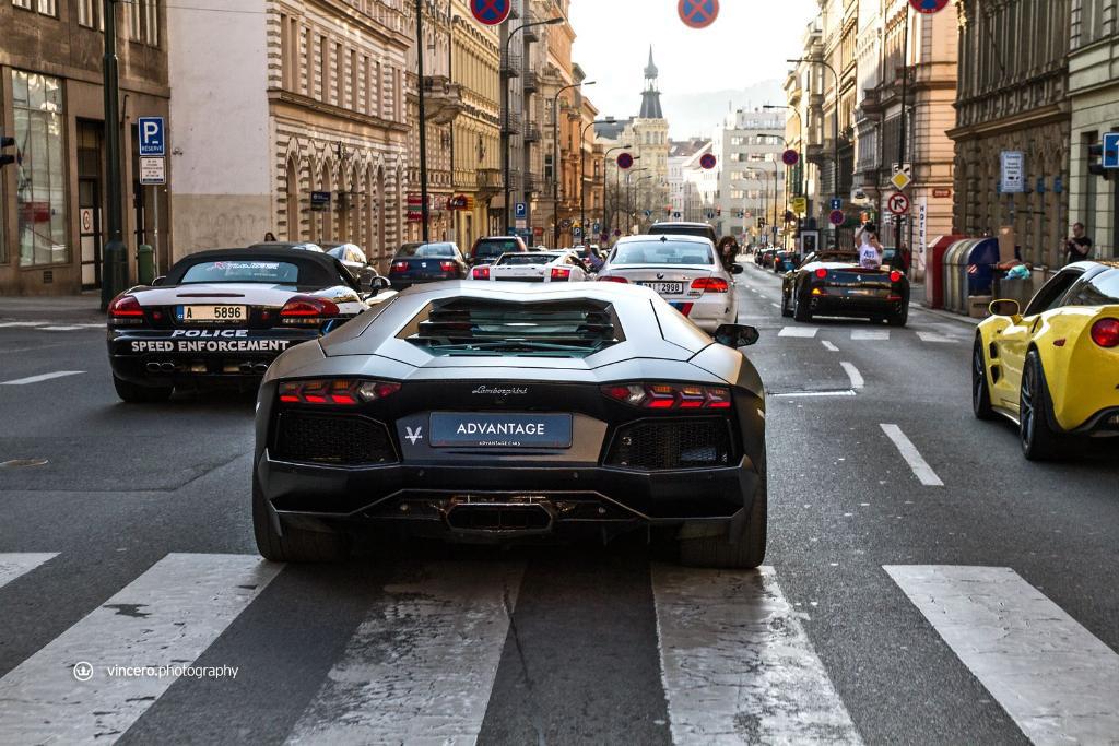 200874962LAMBORGHINIAVENTADOR.jpg