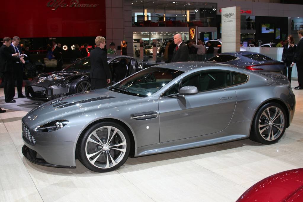 2010-Aston-Martin-V12-Vantage-5.jpg