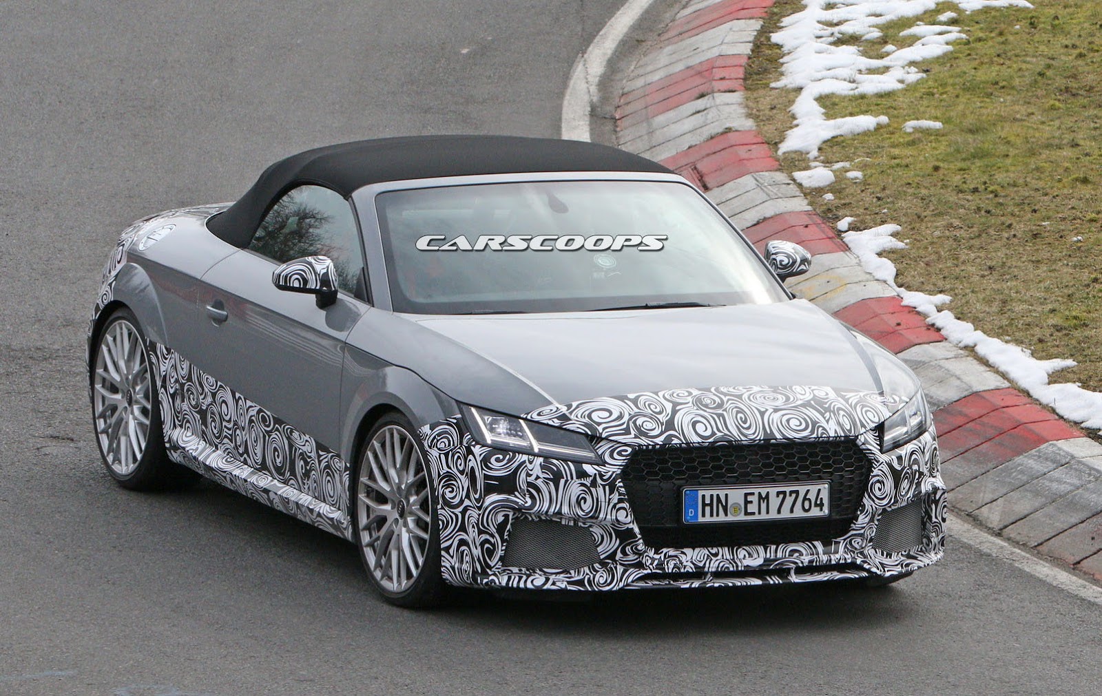 2017-Audi-TT-RS-Roadster-3.jpg