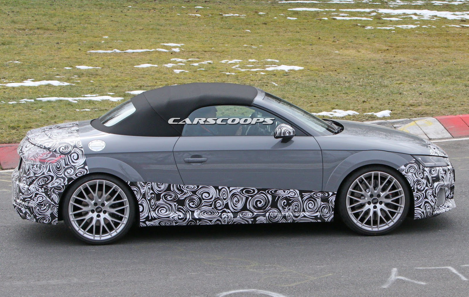 2017-Audi-TT-RS-Roadster-6.jpg