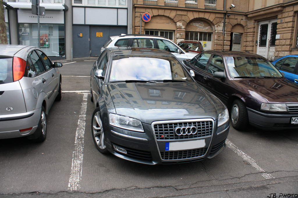 202861389S8ESQUIROU.jpg