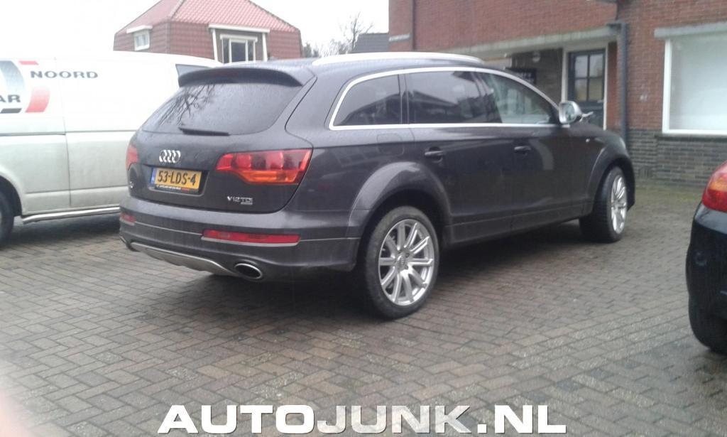2033461808AUDIQ7V12.jpg