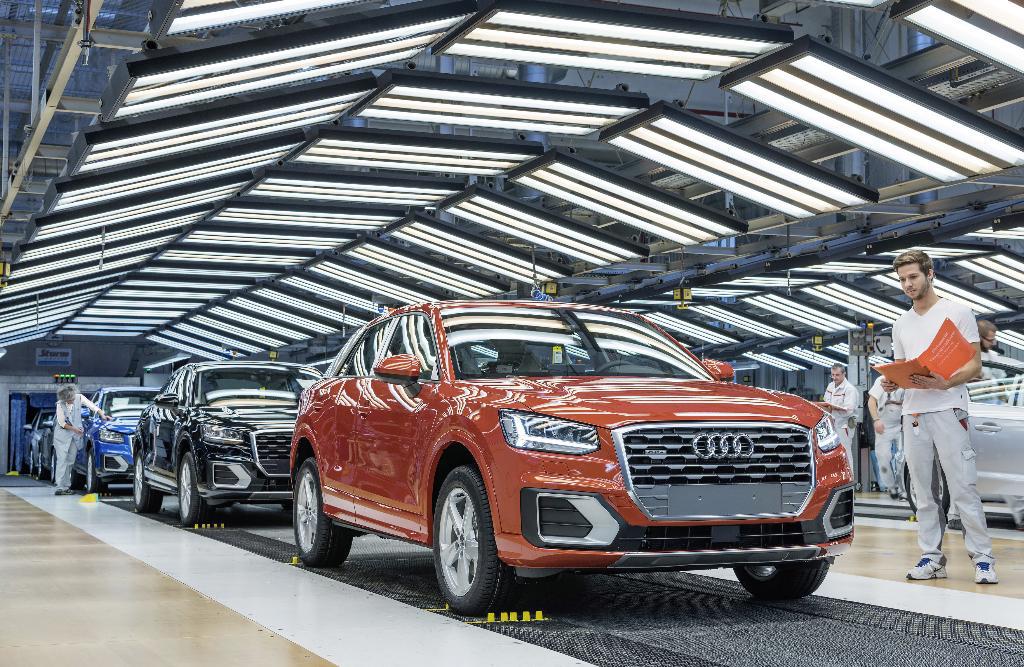 205465AUDIQ20639.jpg