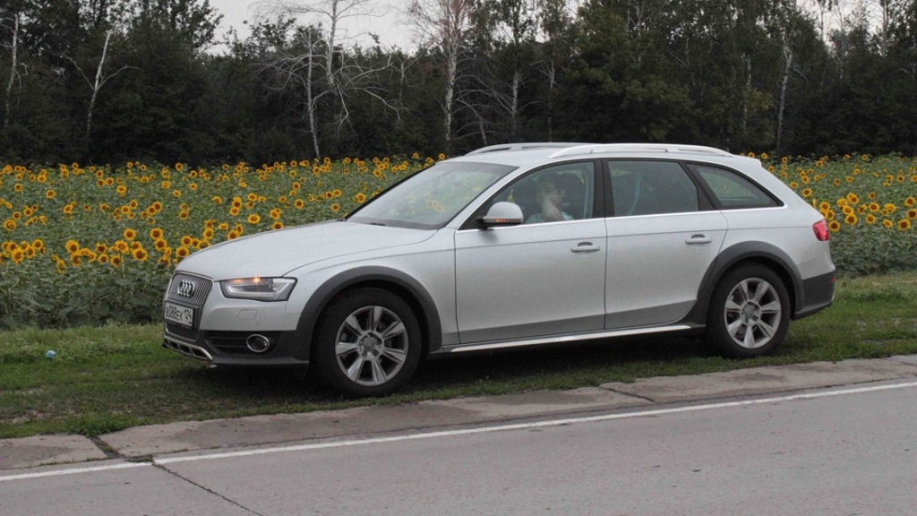 205847424AUDIA4ALLROAD.jpg
