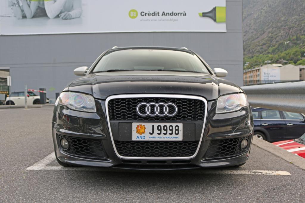 206477AUDIRS42640.jpg