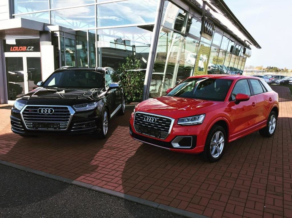 206733AUDISQ70380.jpg