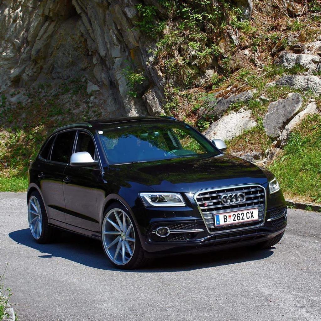 206740AUDISQ52129.jpg