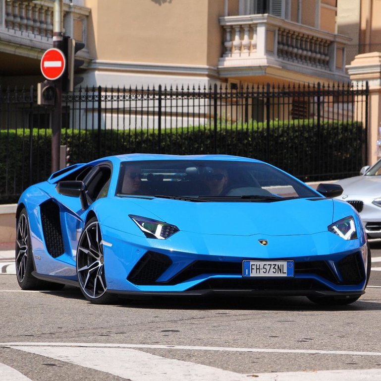 2078714268LAMBORGHINIAVENTADOR.jpg