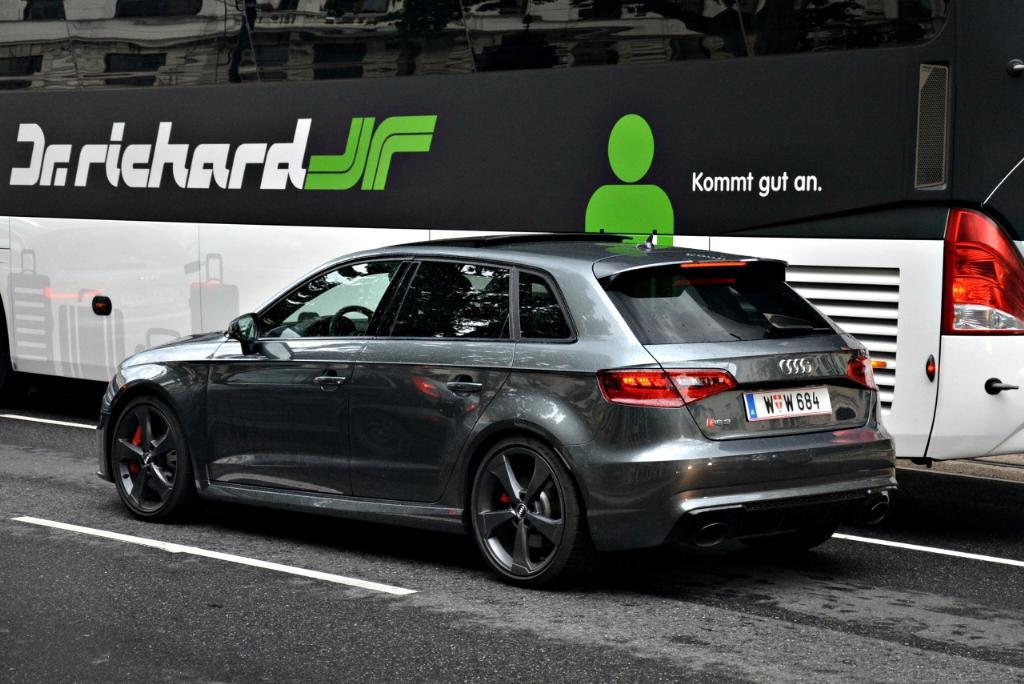 208899RS38V1713.jpg