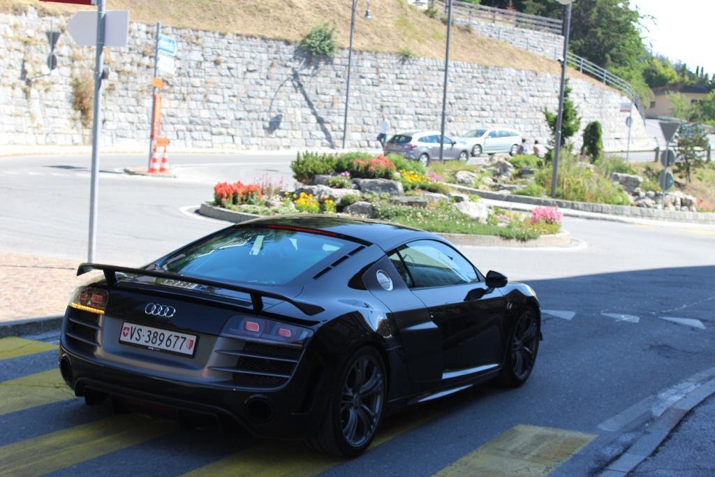 211588R8GT1662.jpg