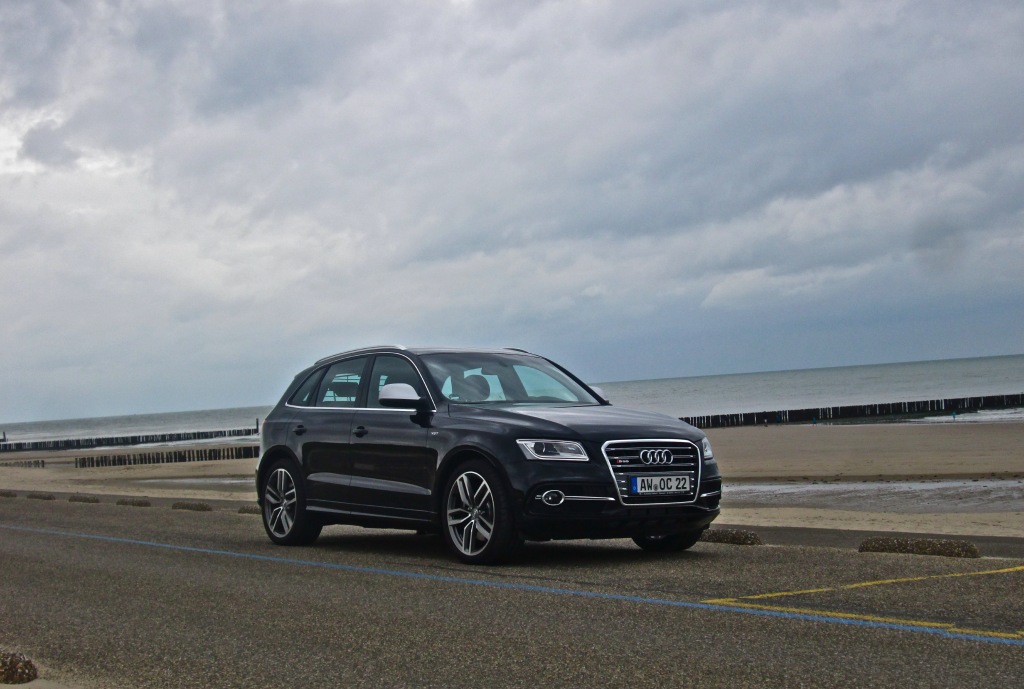 211763AUDISQ5815.jpg