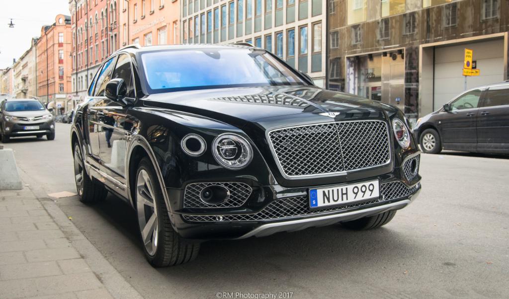 214801BENTAYGA0508.jpg