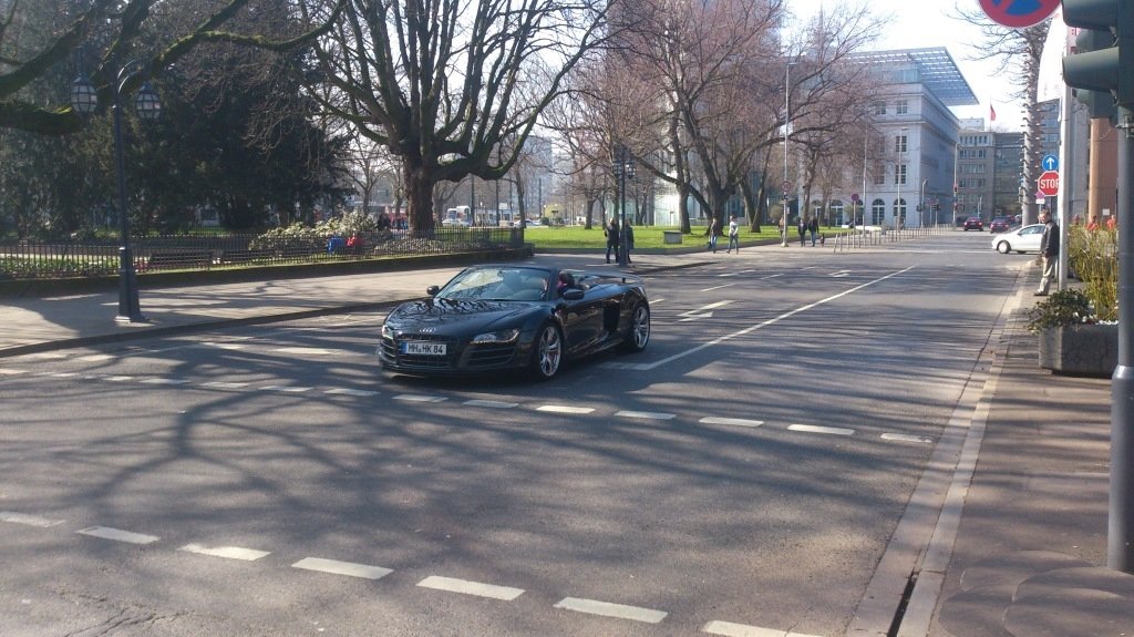 215496R8GT1182.jpg