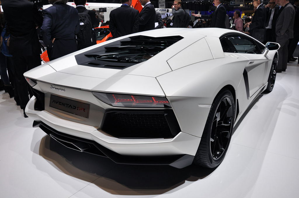 21630909LAMBORGHINIAVENTADORESQUIROU.jpg