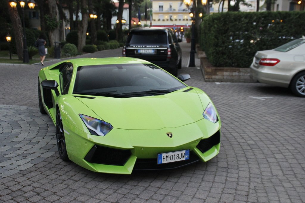 2164611112LAMBORGHINIAVENTADOR.jpg