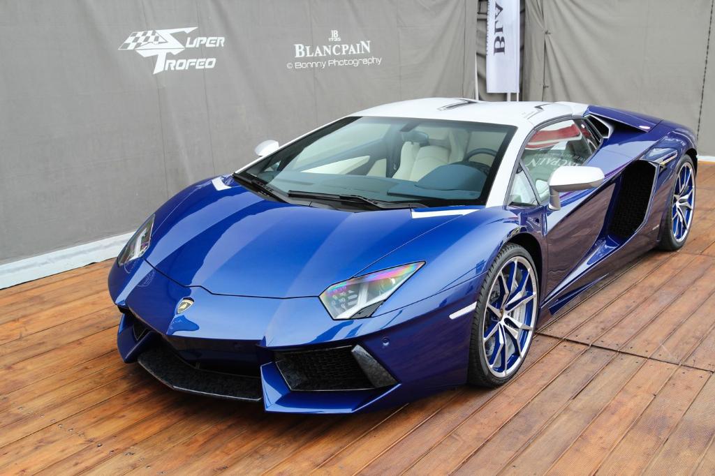 217238966LAMBORGHINIAVENTADOR.jpg