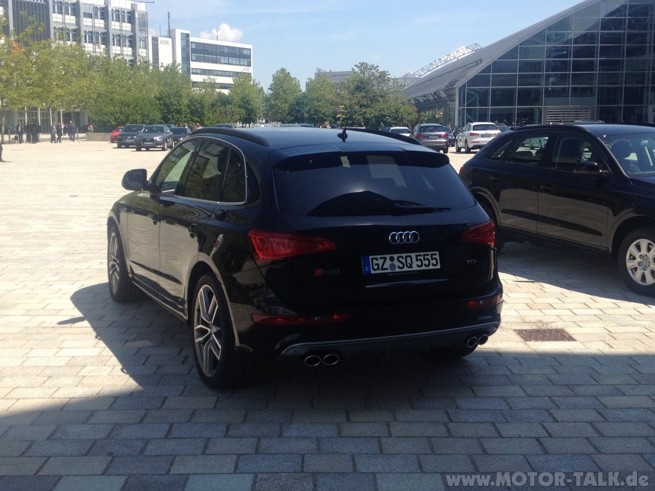 221840AUDISQ5538.jpg