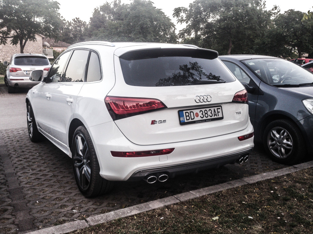 223635AUDISQ5701.jpg