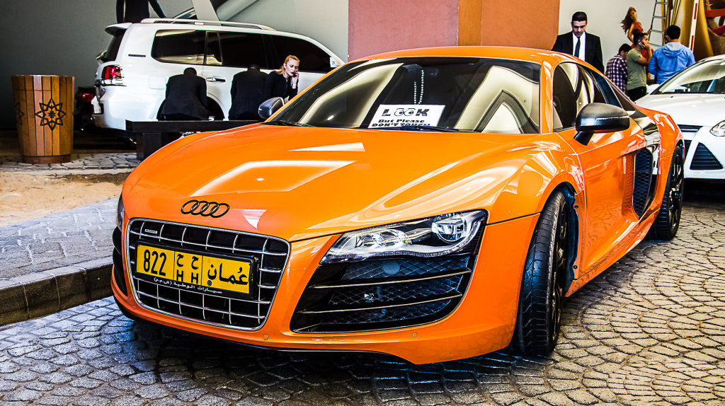 2243341869AUDIR8V10.jpg