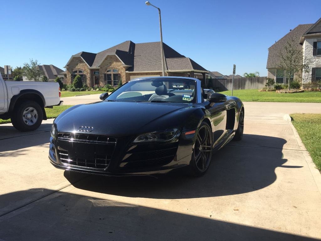 2248971810AUDIR8V10.jpg