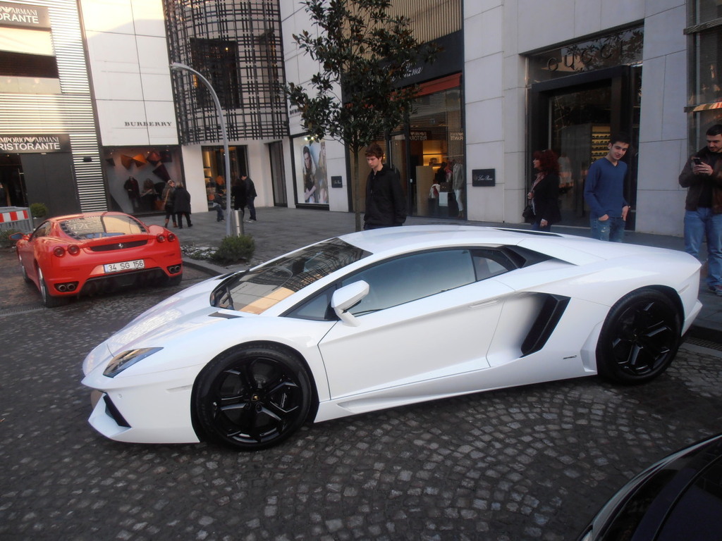 226286381LAMBORGHINIAVENTADORESQUIROU.jpg